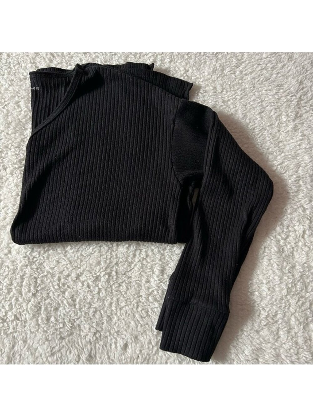 American Eagle Women’s Solid Black Ribbed V-Neck Top Small